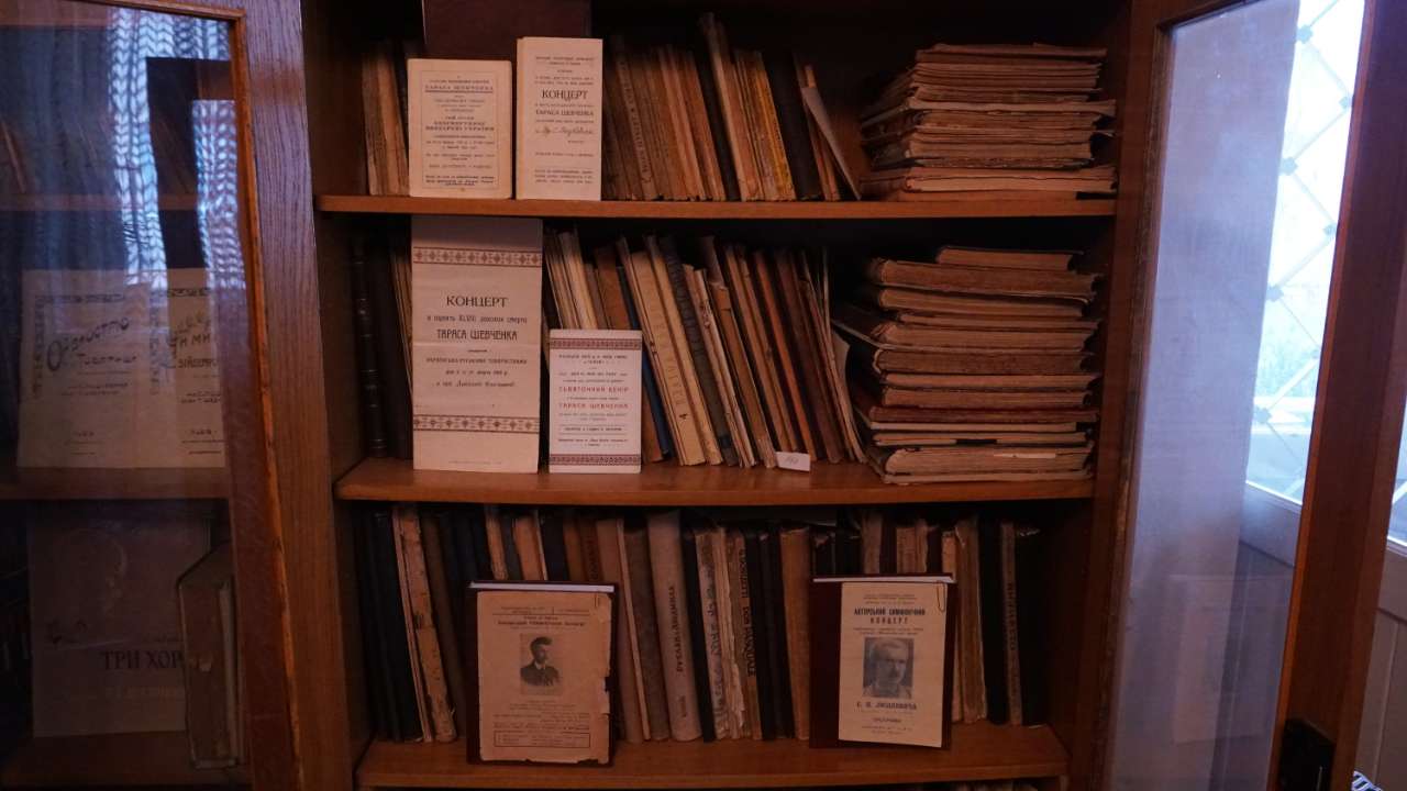 Фрагмент виставки “От де, люде, наша слава…”