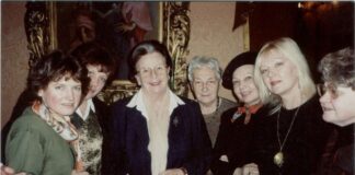 Іра Маланюк в Музеї Соломії Крушельницької, 2002 р. Ірина Криворучка, Галина Тихобаєва, Іра Маланюк, Олександра Блавацька, Віра Федорченко, Галина Черноба, Стефанія Павлишин
